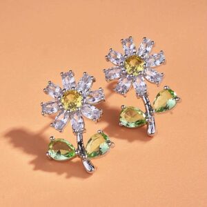 🌼 Betsey Johnson Sparkling crystal daisy earrings 🌼